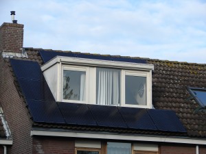 dak met 10 zonnepanelen